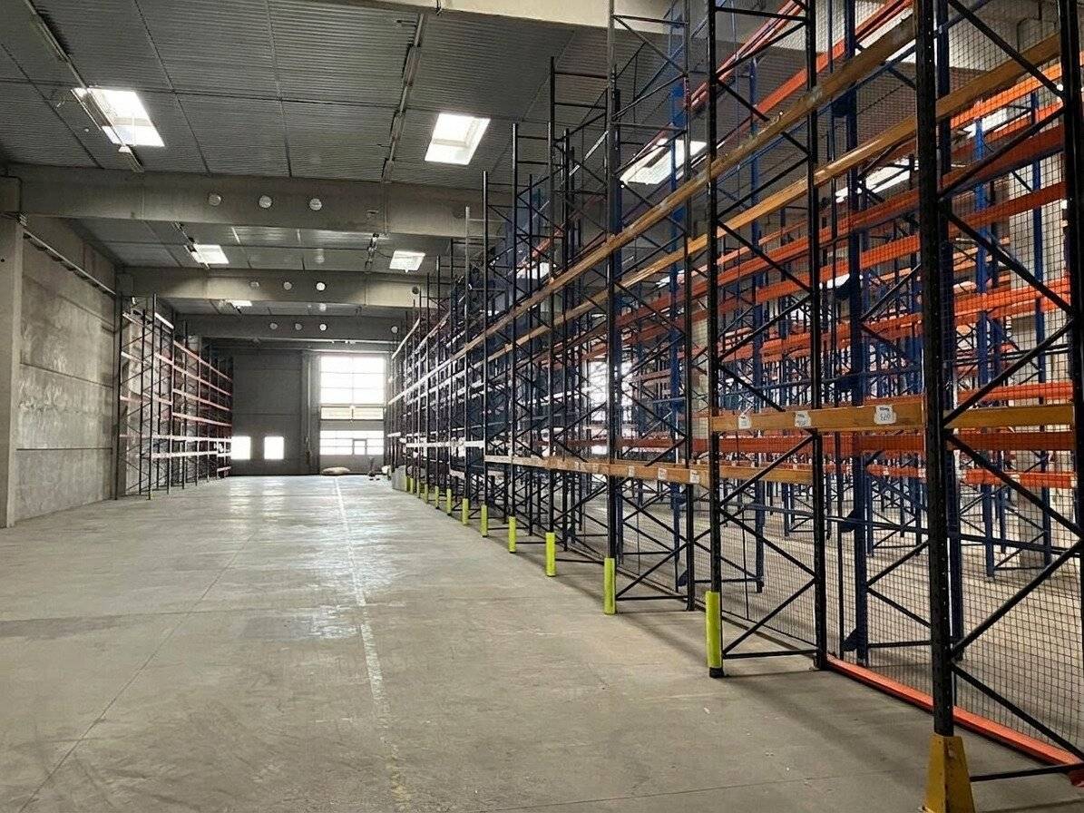 Centrally located hall with ramps and offices - IZ-NÖ Süd.