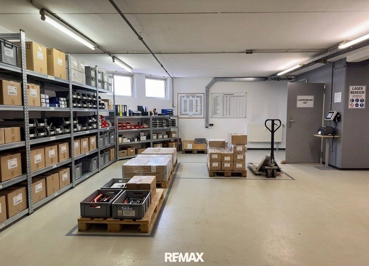 Versatile 70 m² storage room in commercial site Wolfsberg