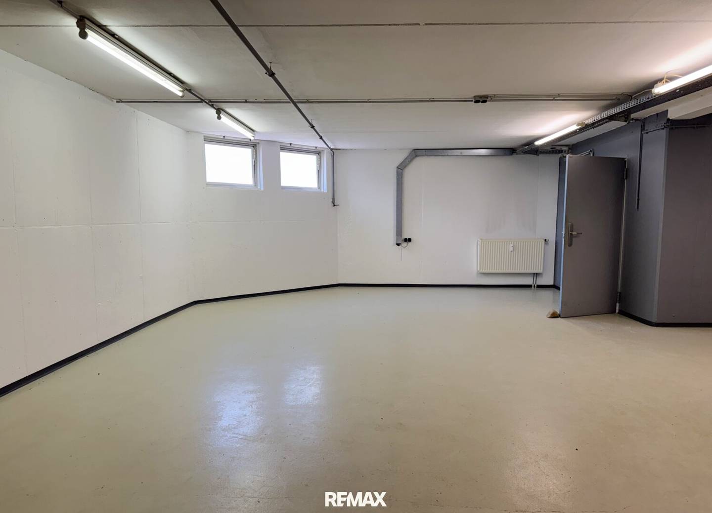 Versatile 70 m² storage room in commercial site Wolfsberg