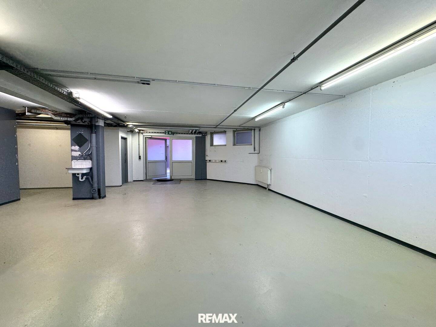 Versatile 70 m² storage room in commercial site Wolfsberg