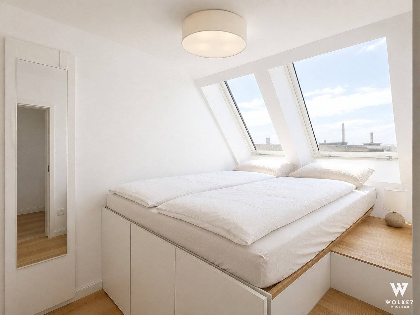High-quality attic apartment in prime location of the 9th district - First-class living quality near AKH &amp; MedUni Vienna