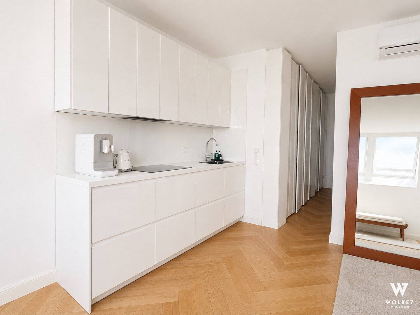 High-quality attic apartment in prime location of the 9th district - First-class living quality near AKH &amp; MedUni Vienna