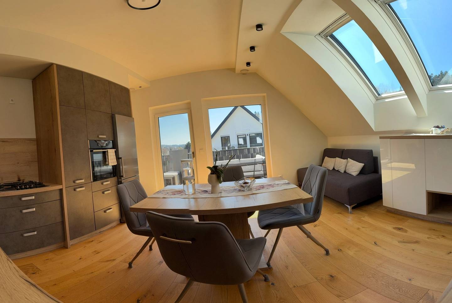 Vernetzte Wohnung mit Privatgarten und Südbalkon