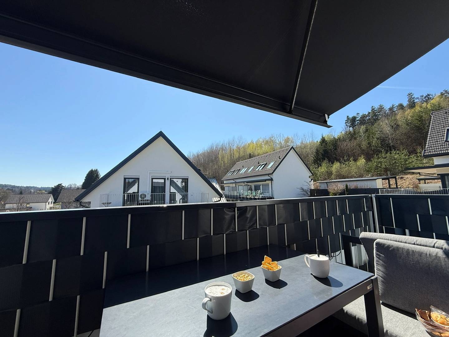 Vernetzte Wohnung mit Privatgarten und Südbalkon