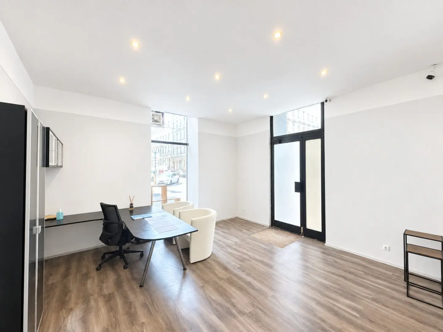 Immobilienpaket – Geschäftslokal, Kellerflächen & Wohnung