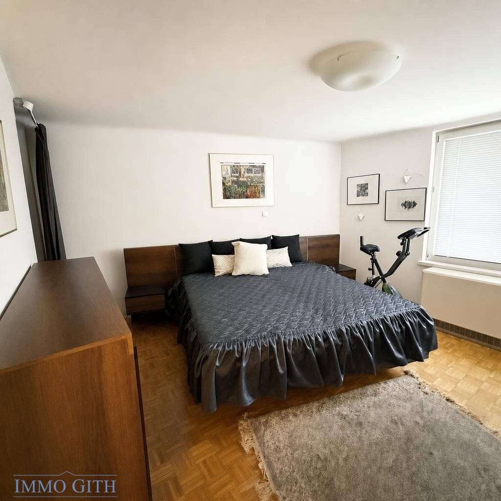 SEHR HELLE, RUHIGE UND SEHR GEPFLEGTE DACHGESCHOSS-MAISONETTE MIT UNEINSICHTIGER DACHTERRASSE – NAHE MAURER HAUPTPLATZ ZU KAUFEN!