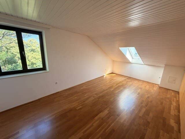 Am Ölberg: Spacious rental house with separate apartment, sauna, garden and exceptional distant view