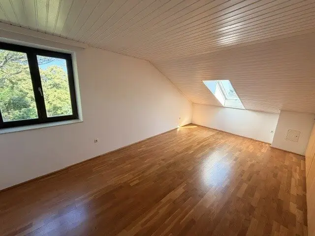 Am Ölberg: Großzügiges Miethaus mit Einliegerwohnung, Sauna, Garten und außergewöhnlichem Fernblick