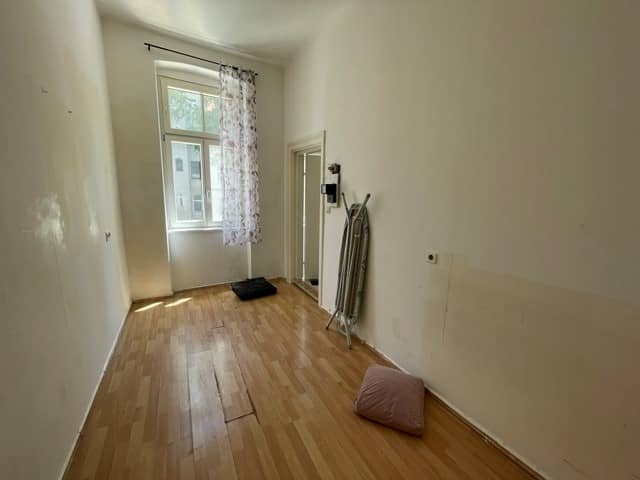 Apartment in a restored period building near park