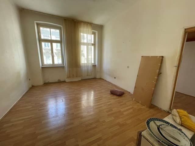 Apartment in a restored period building near park