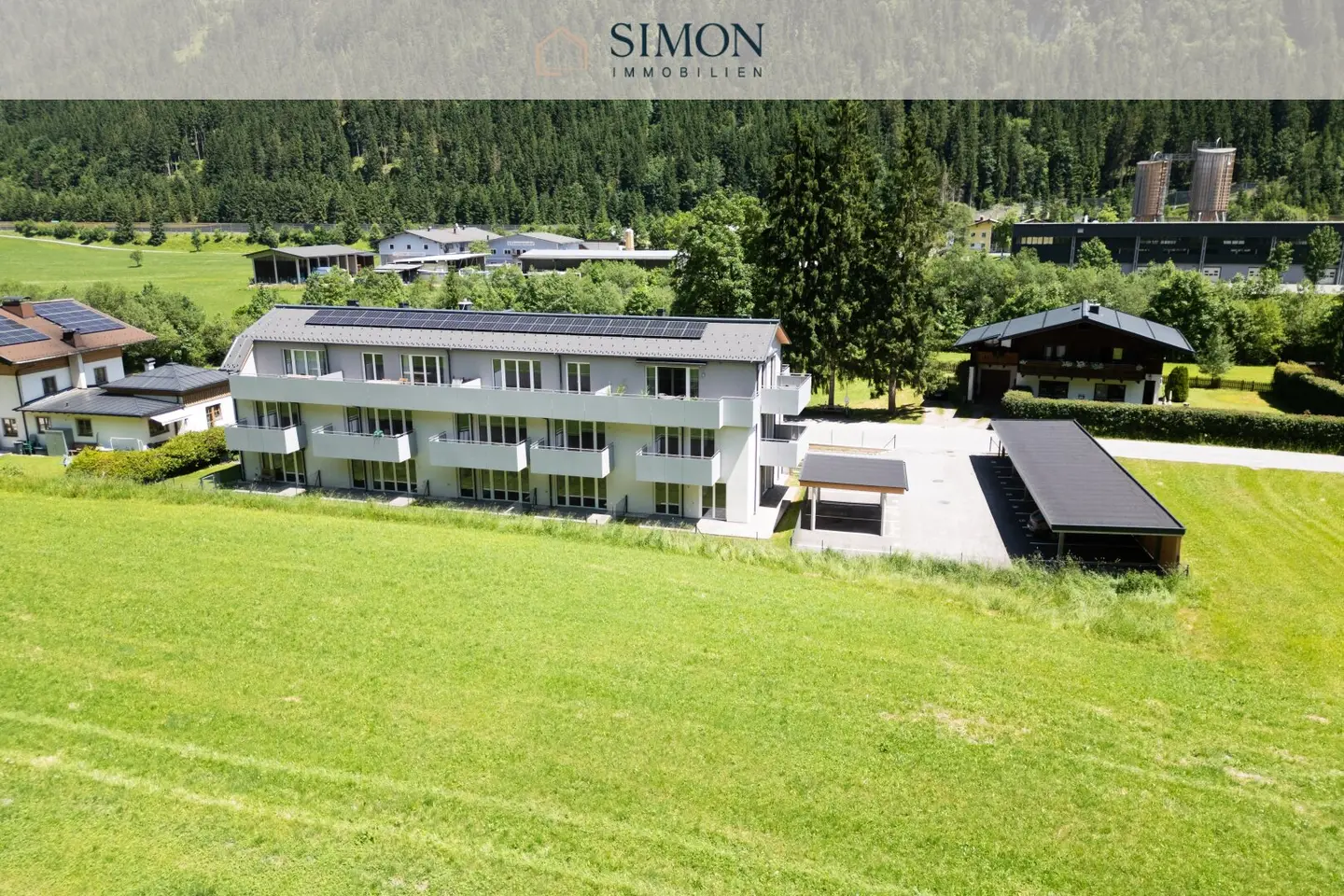 TAUERNBLICK Flachau - the piste at the door! High housing subsidy possible!