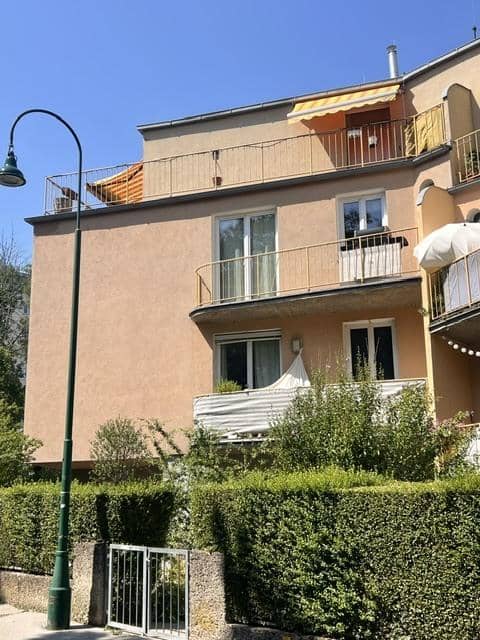 Dachgeschosswohnung mit umlaufender Terrasse und Sauna