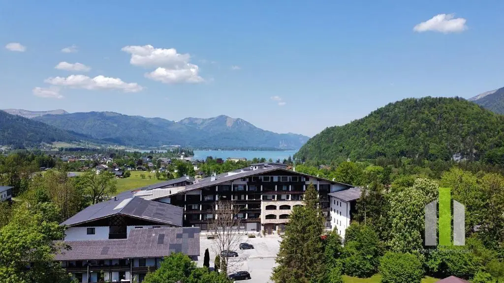 Sunny apartment with mountain view and loggia