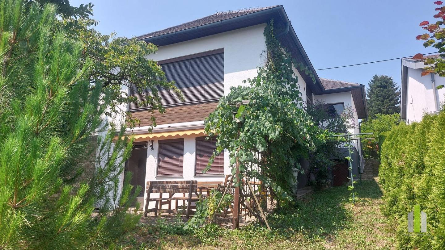 Sonnige Hanglage mit Terrassengarten Familienwohnung