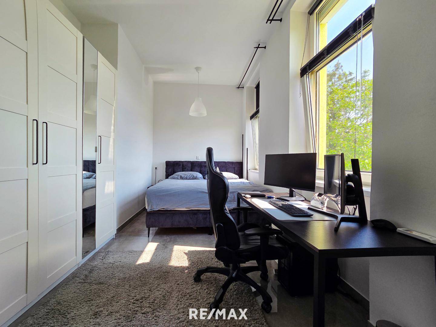 Modernisierte Wohnung mit Gemeinschaftsgarten und Stellplatz