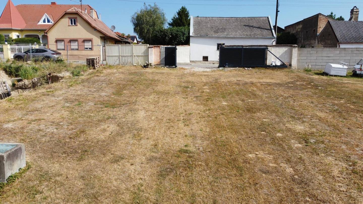 My garden, my realm 401 m² to rent in 2213 Bockfließ for €690!