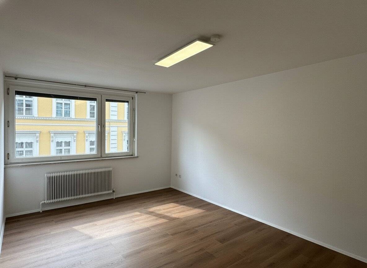 Renovated apartment in university location with great floor plan