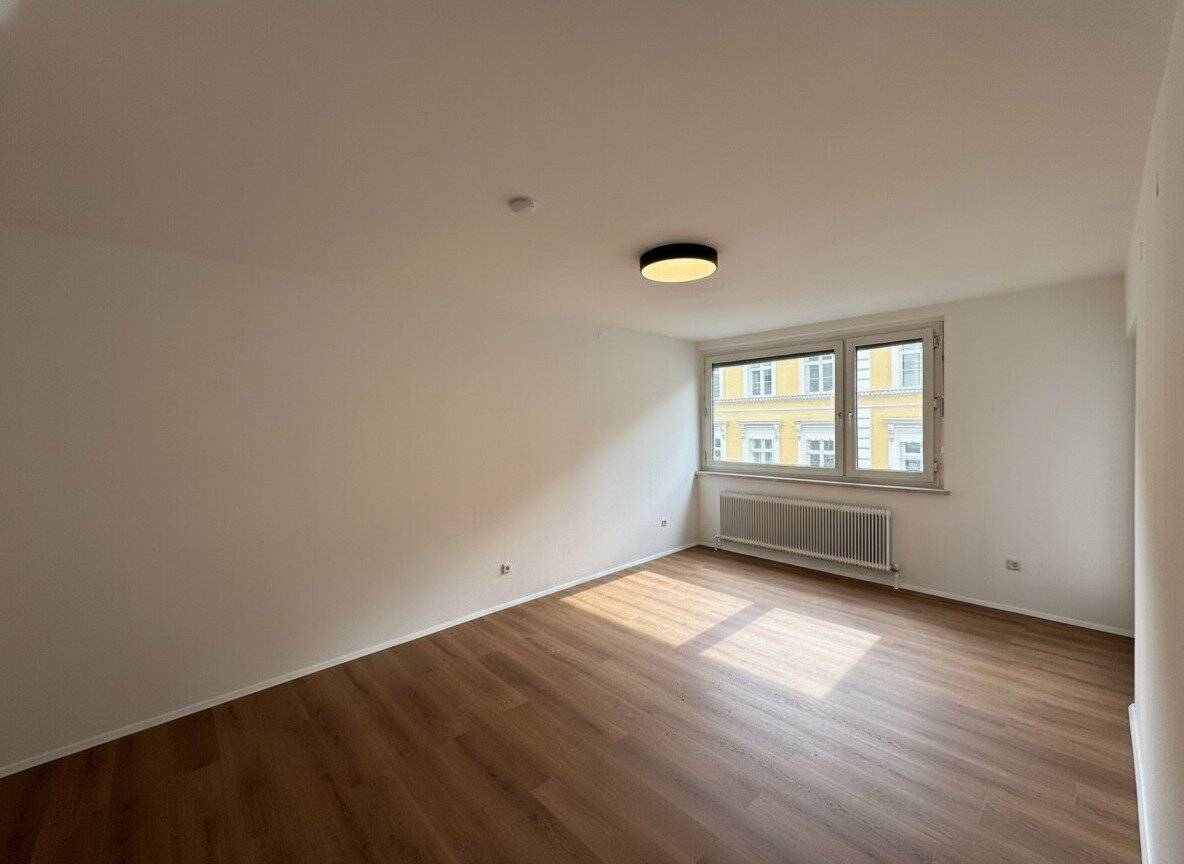 Renovated apartment in university location with great floor plan