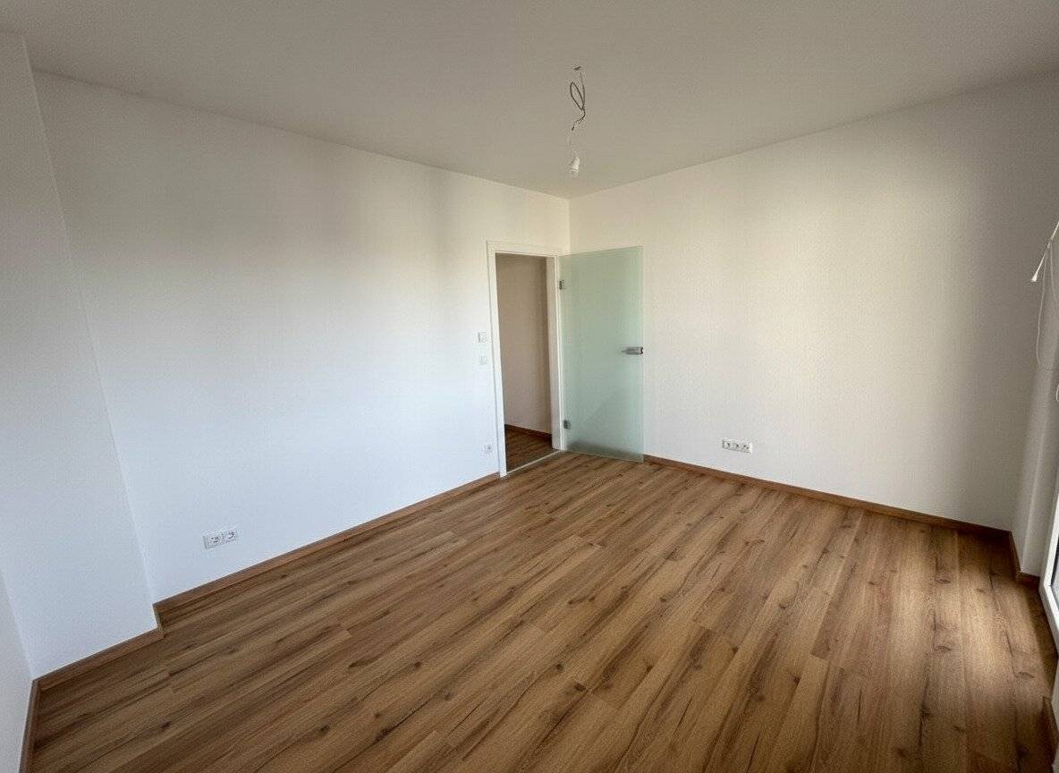 Exclusive 4-room apartment in absolute dream location - newly renovated!