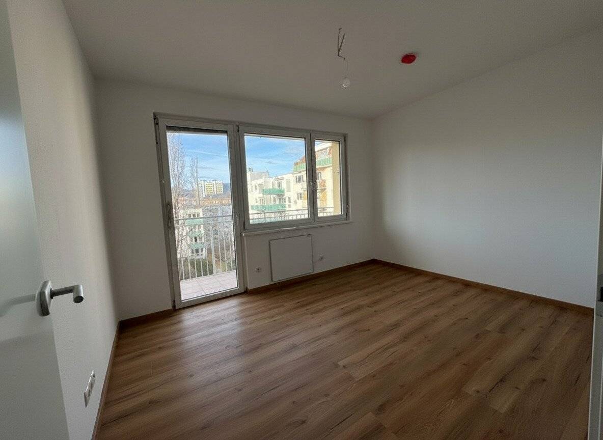 Exclusive 4-room apartment in absolute dream location - newly renovated!