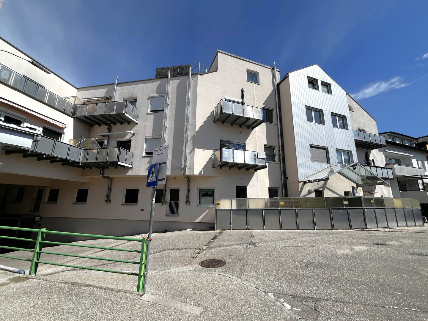 Helle Stadtwohnung mit großer Terrasse und Traunsteinblick