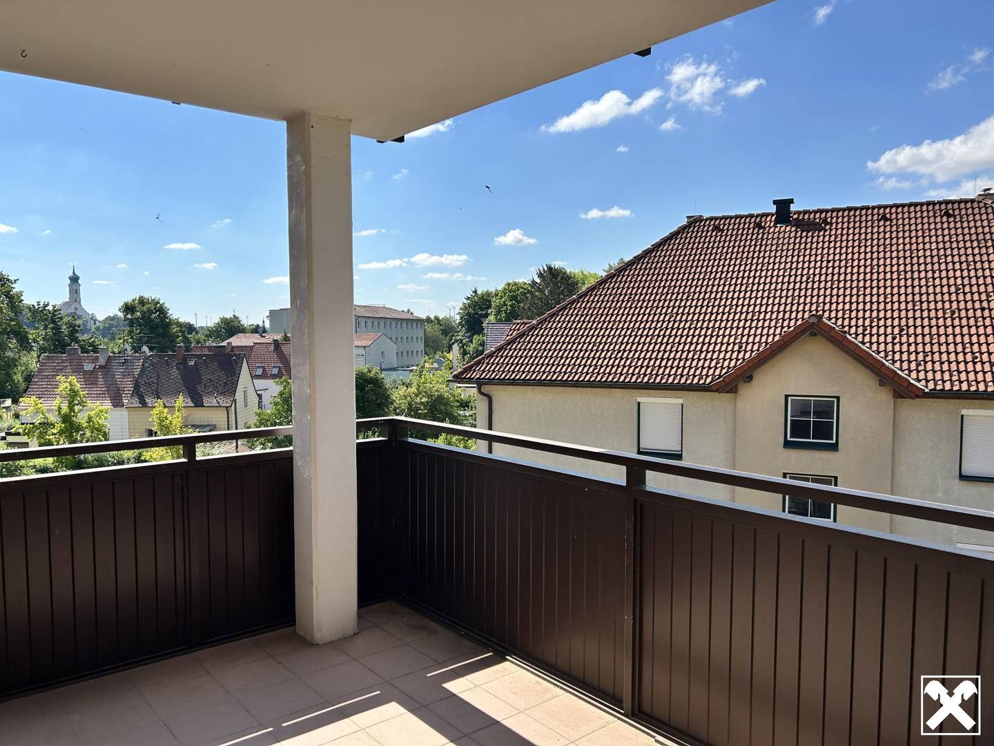 Helle Wohnung mit großzügiger Loggia und Tiefgarage