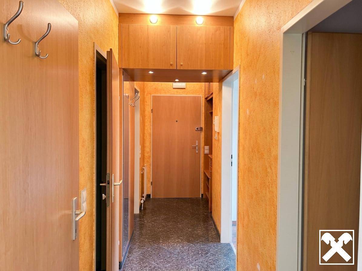 Helle Wohnung mit großzügiger Loggia und Tiefgarage