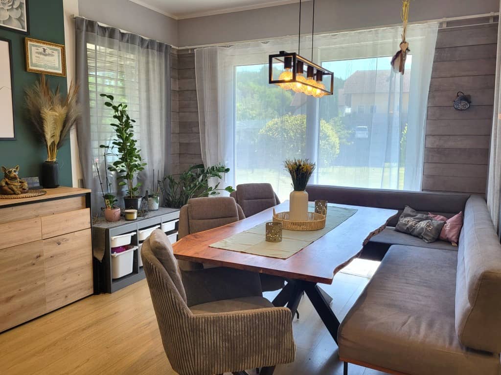 Neuwertige Familienwohnung mit eingezäuntem Garten