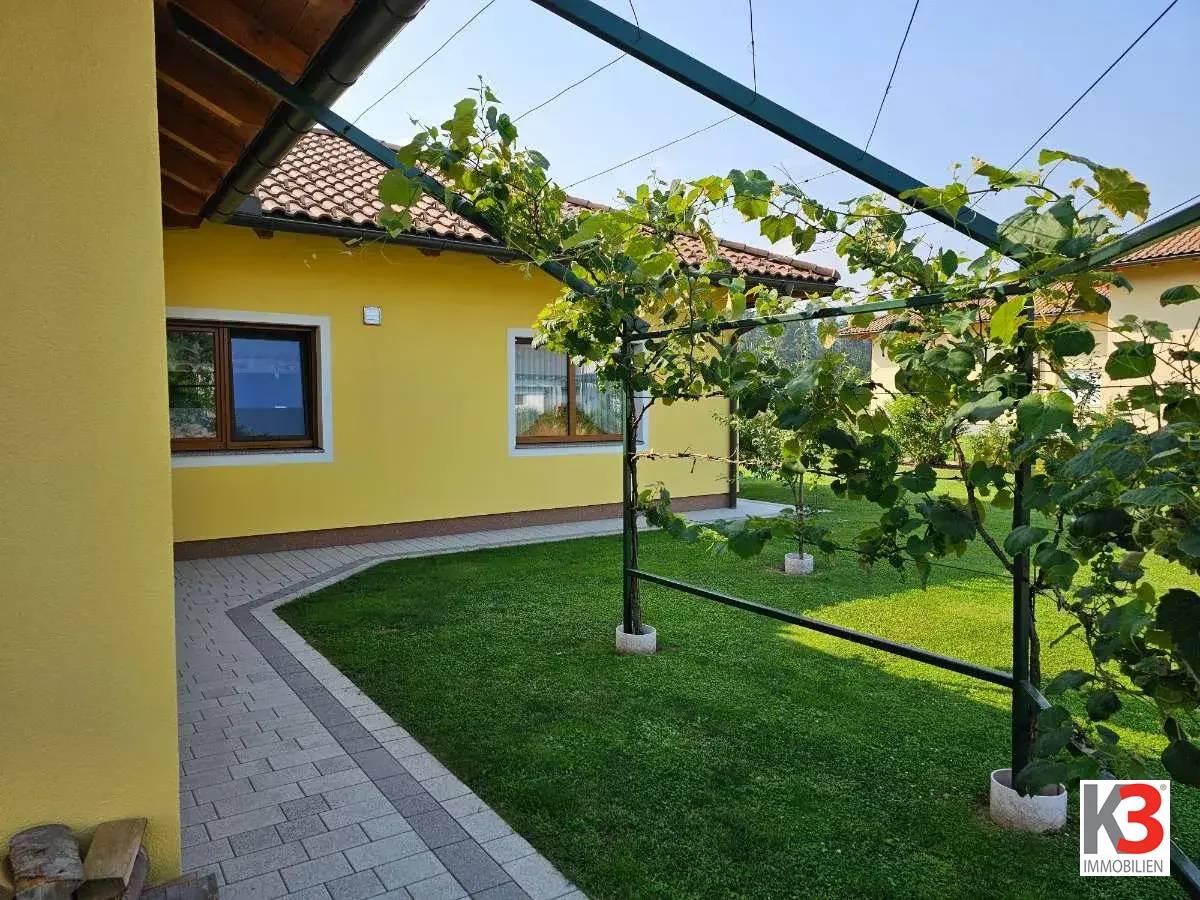 K3 - TRAUMHAFTER BUNGALOW in exklusiver Bauweise in ruhiger Dorfrandlage, barrierefrei, sucht anspruchsvollen neuen Besitzer.
