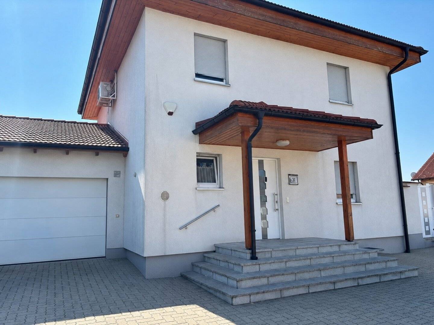 Mönchhof - modernes Niedrigenergiehaus in ruhiger Ortsrandlage