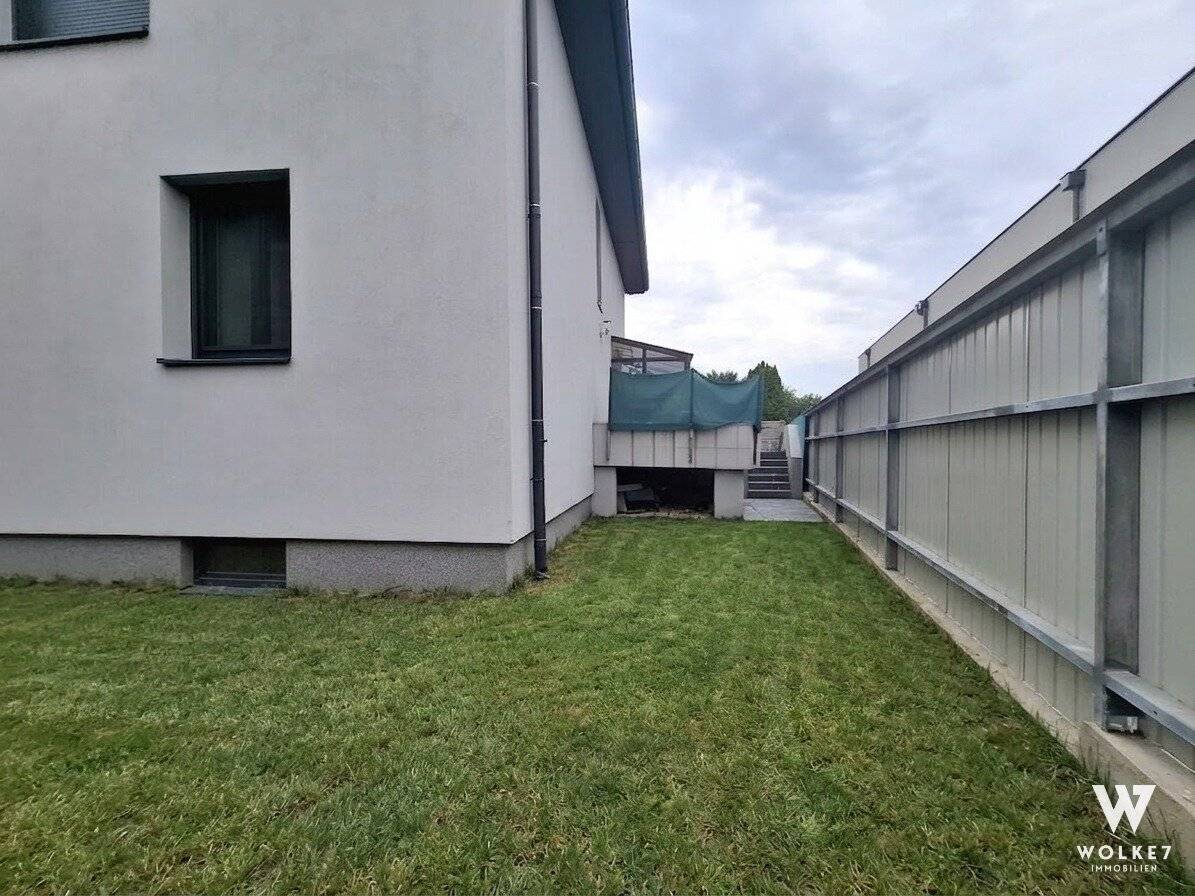 Großzügiges Einfamilienhaus mit viel Platz, sonnigen Terrassen, Garage plus Carport!