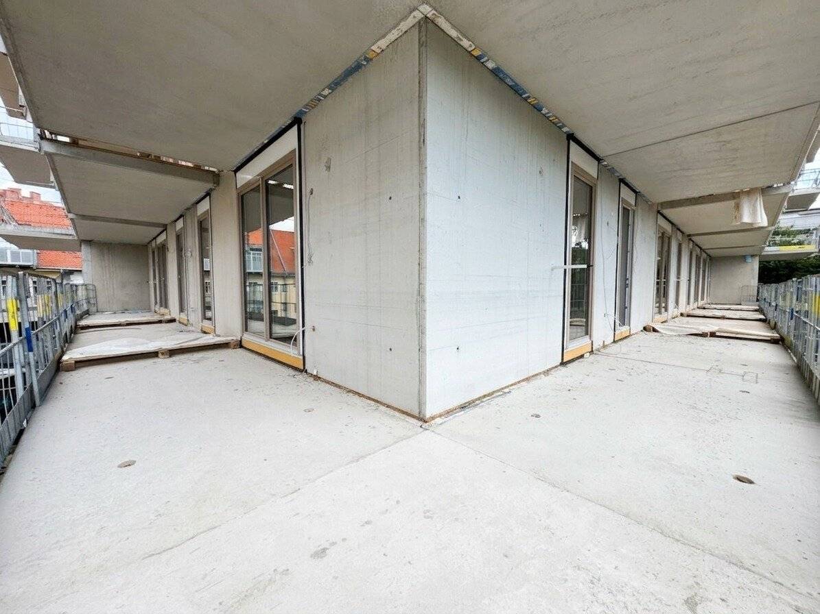 The balcony is larger than your living room: 3 rooms plus 37 m² outdoor space in Andritz