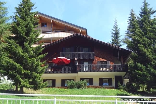 Sunny holiday apartment with mountain view and underground garage