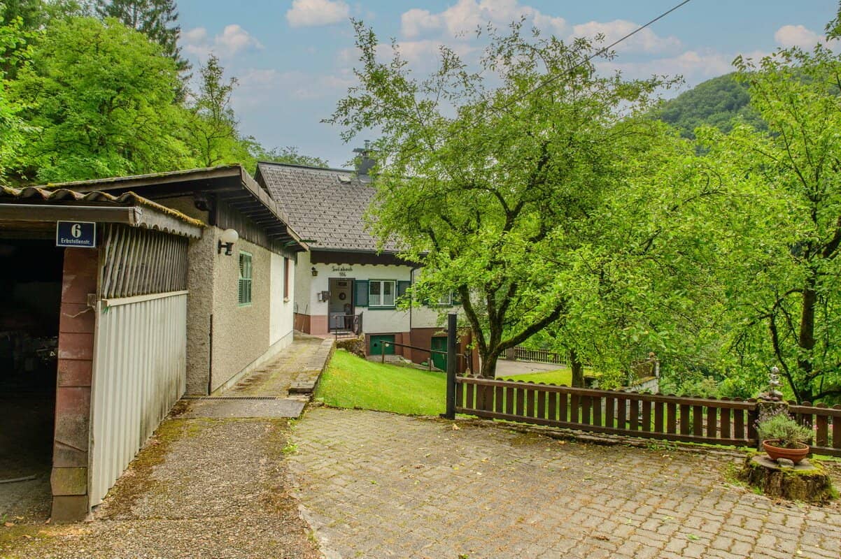 Einfamilienhaus mit Aussicht und großzügigem Grundstück