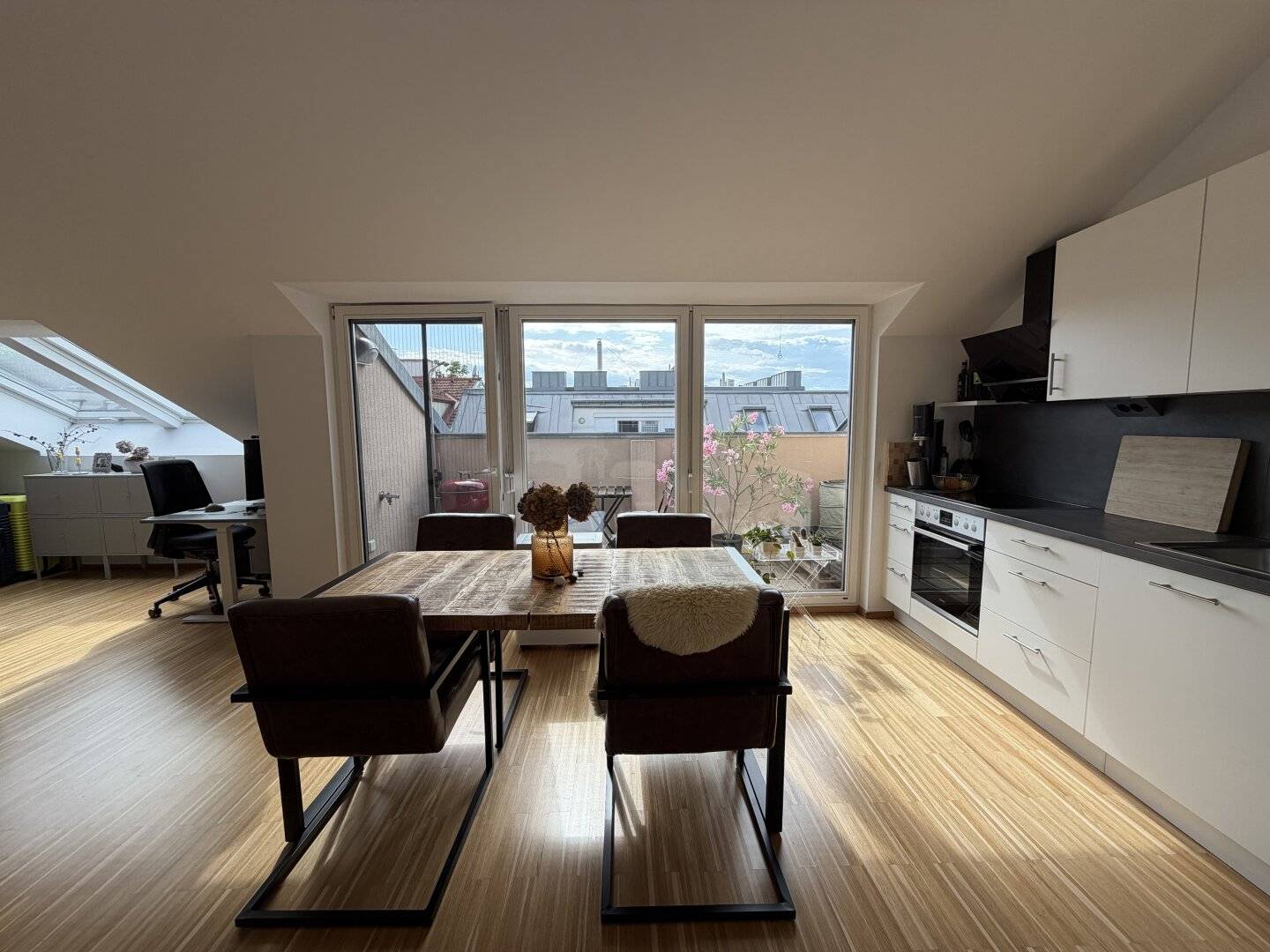 Moderne 2-Zi-Wohnung mit Terrasse in 1100 Wien, neuwertig!