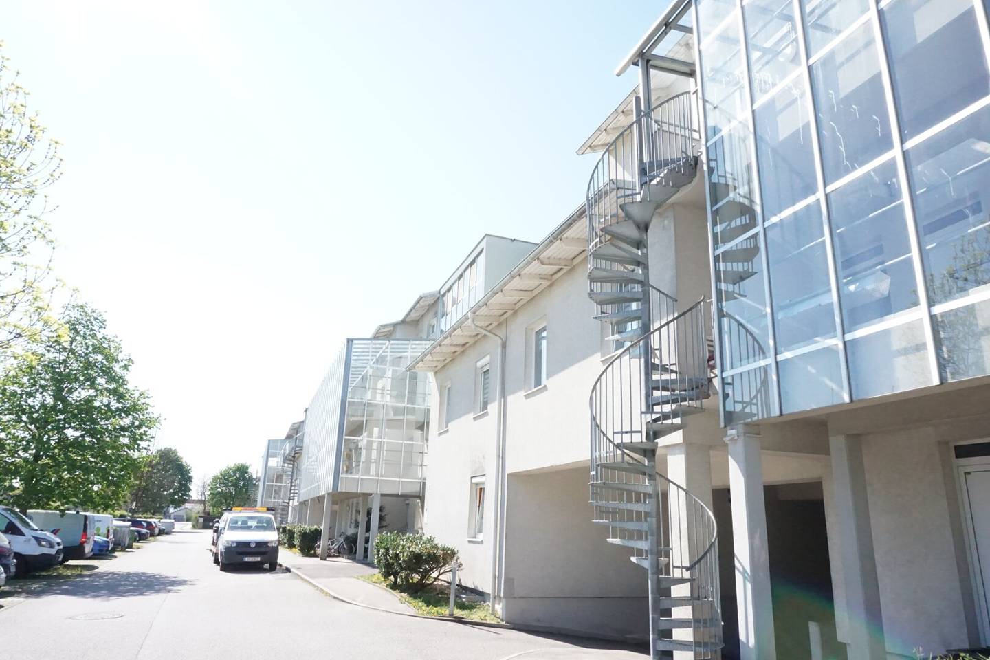 4 ROOM APARTMENT IN HÖRSCHING WITH BALCONY AND UNDERGROUND GARAGE PARKING SPACE