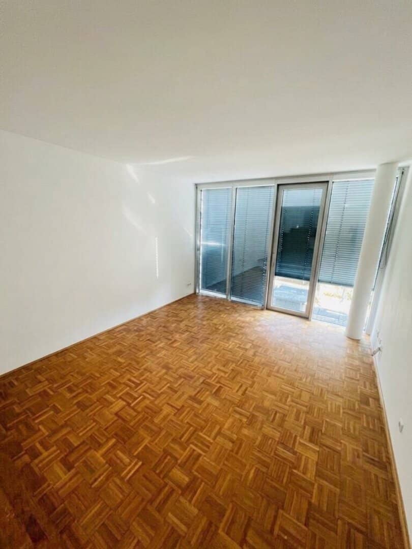 Quiet newly renovated 65m2 garden apartment in top location with plenty of space for individual design!