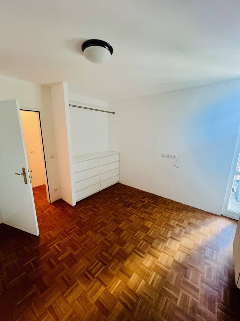 Quiet newly renovated 65m2 garden apartment in top location with plenty of space for individual design!
