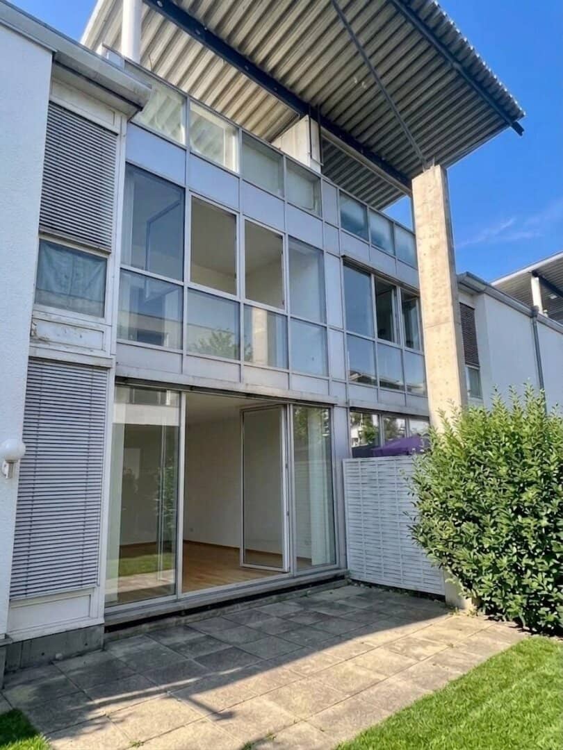 Quiet newly renovated 65m2 garden apartment in top location with plenty of space for individual design!