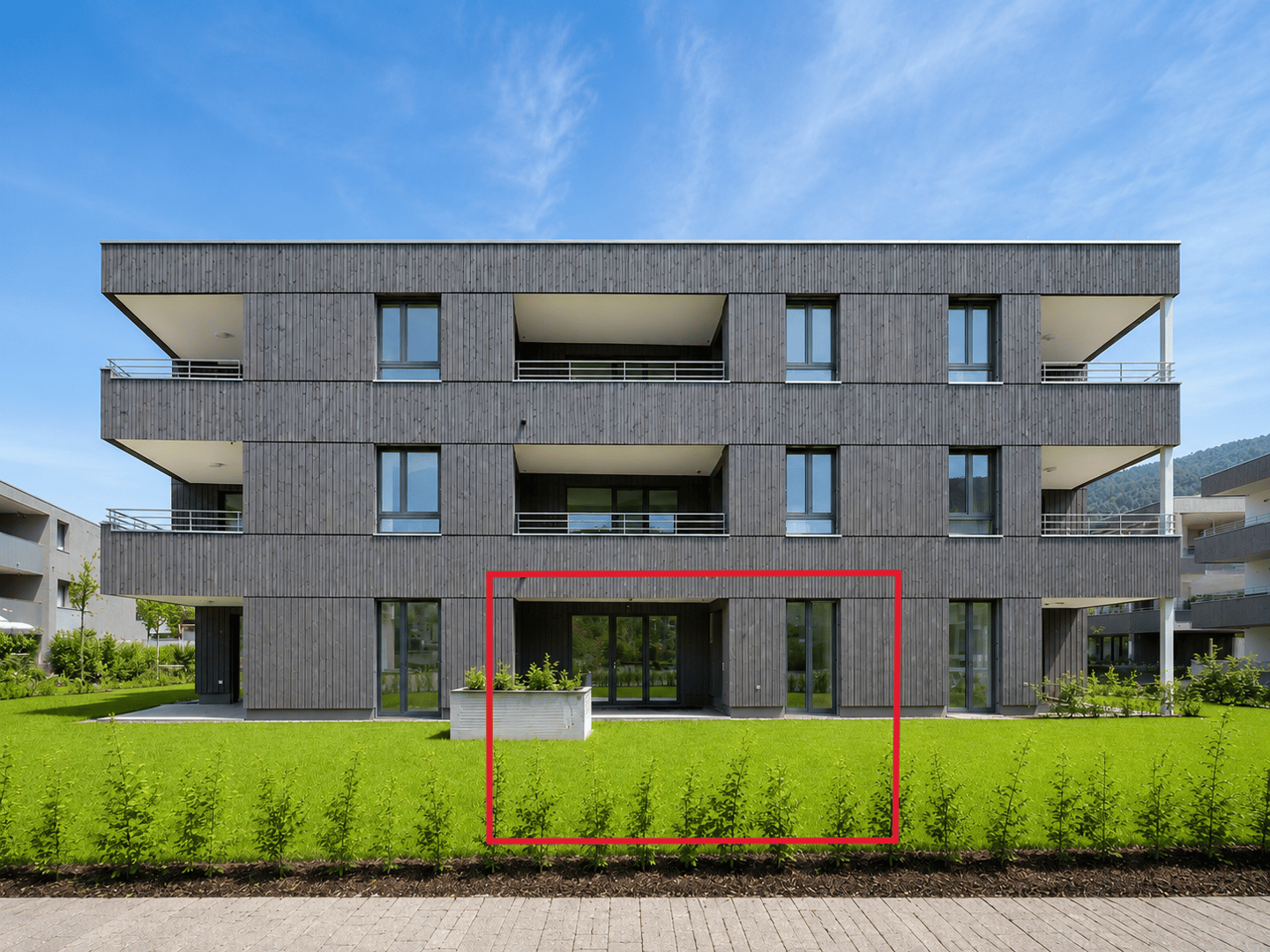 Bright ground floor apartment with private garden