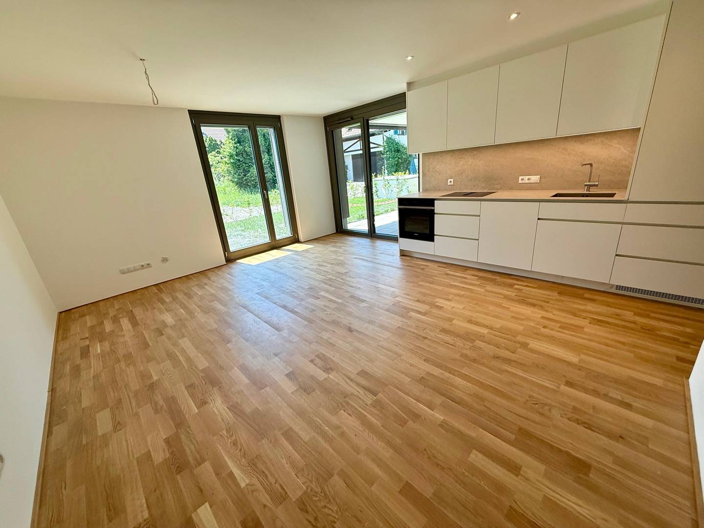 Bright ground floor apartment with private garden