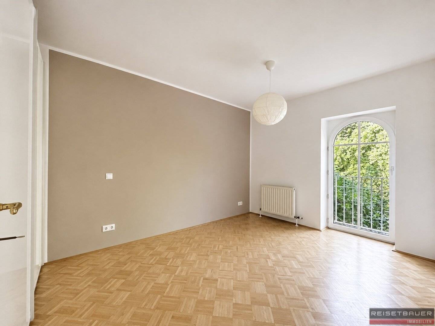 Charming attic apartment in a quiet location of Leonding with balcony