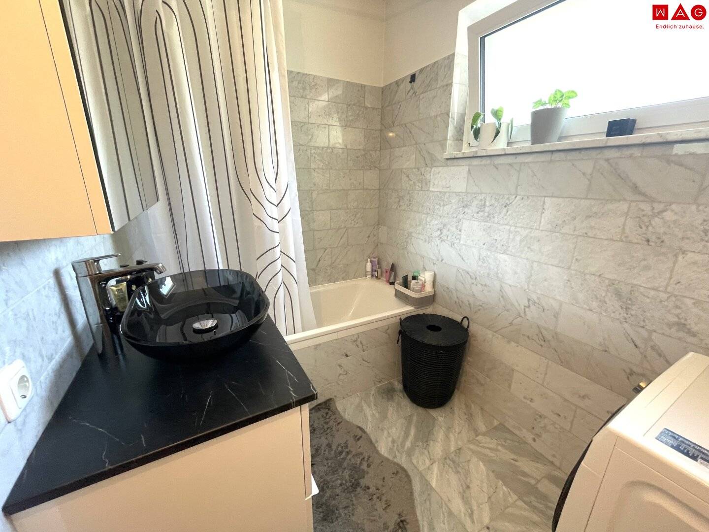Relaxed living in a top location with excellent infrastructure and a stunning loggia Surrounded by green spaces and yet close to the center