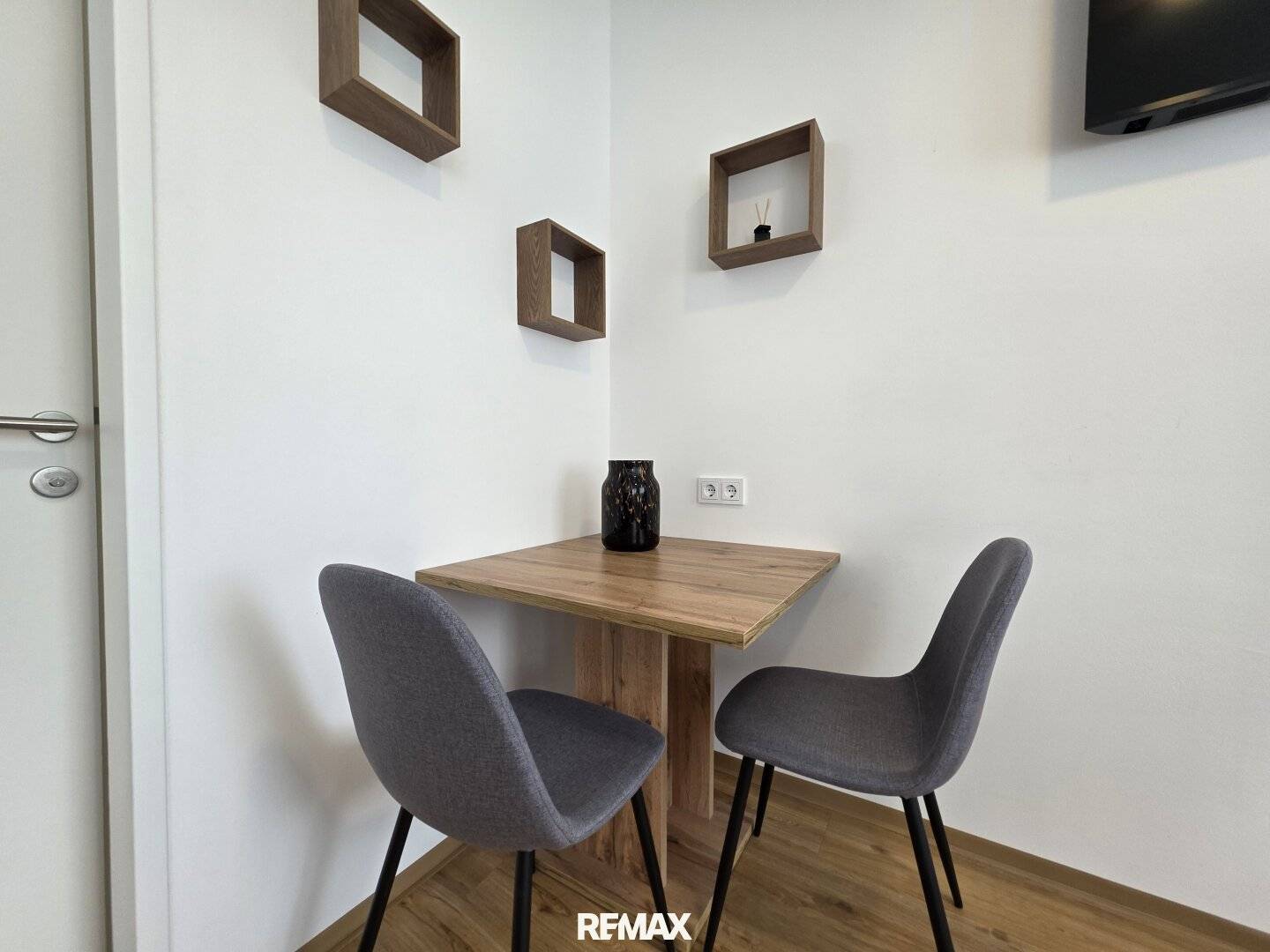 Möbliertes 1-Zimmer-Apartment ohne Loggia € 520,- inkl. BK, HK, Strom u. Wlan
