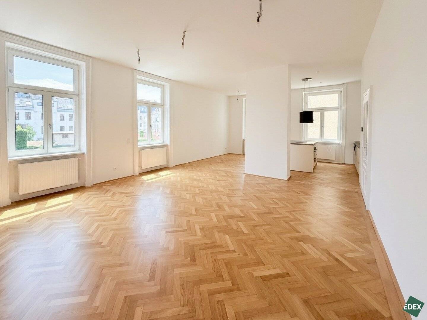 First occupancy after renovation: Dream 4-room period apartment with modern amenities
