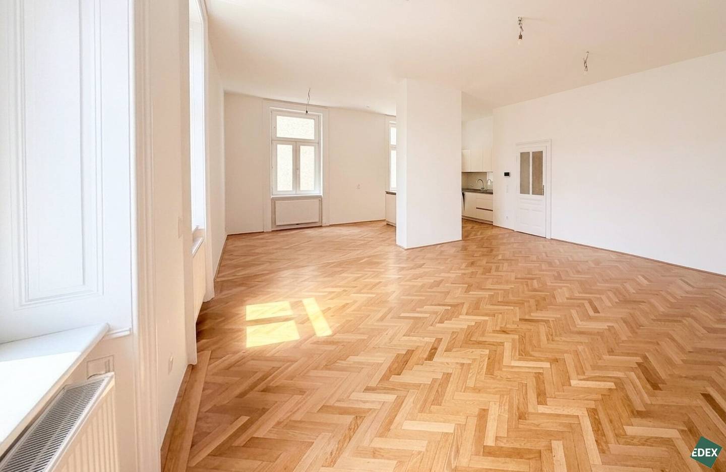 First occupancy after renovation: Dream 4-room period apartment with modern amenities