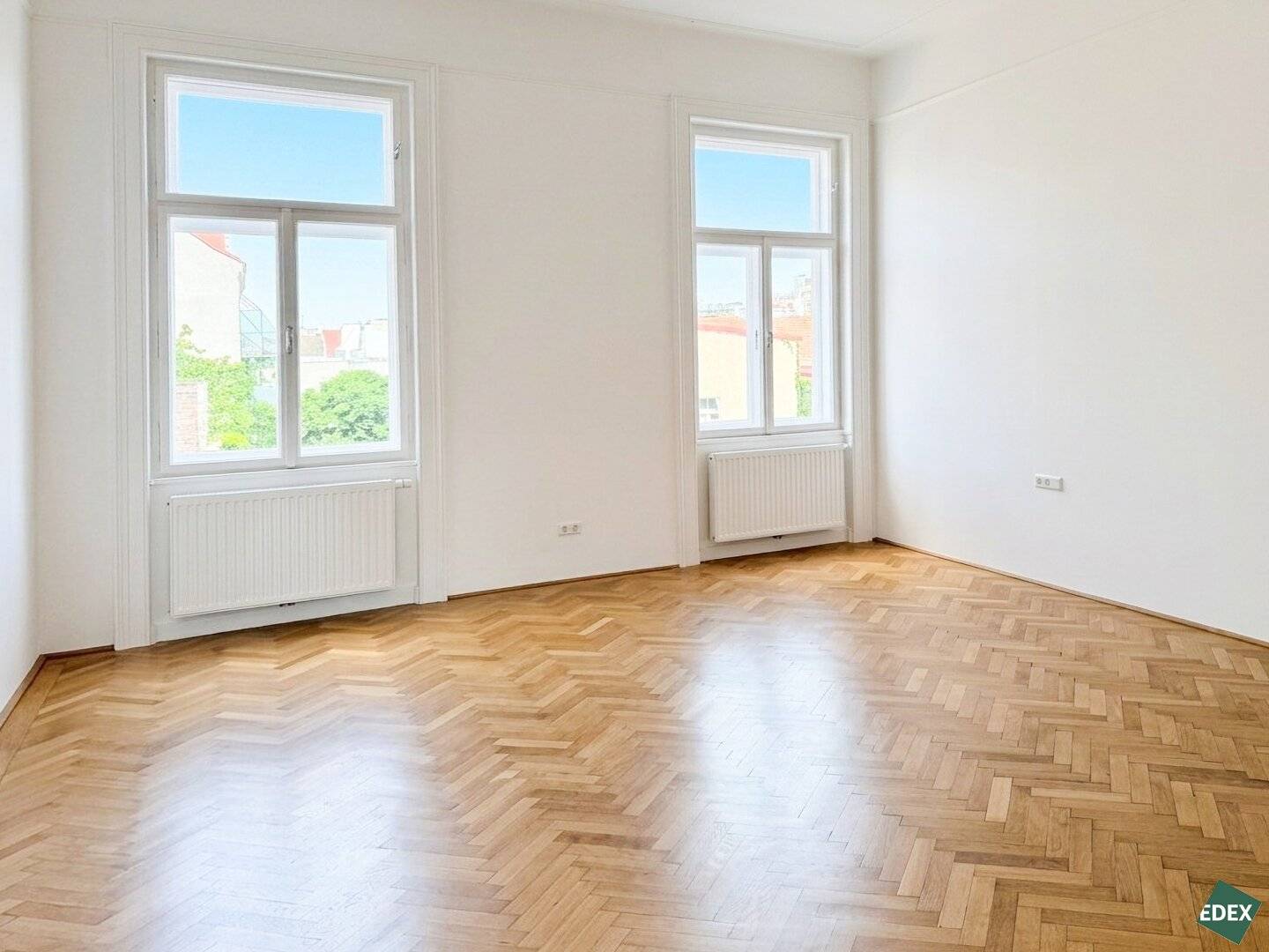 First occupancy after renovation: Dream 4-room period apartment with modern amenities