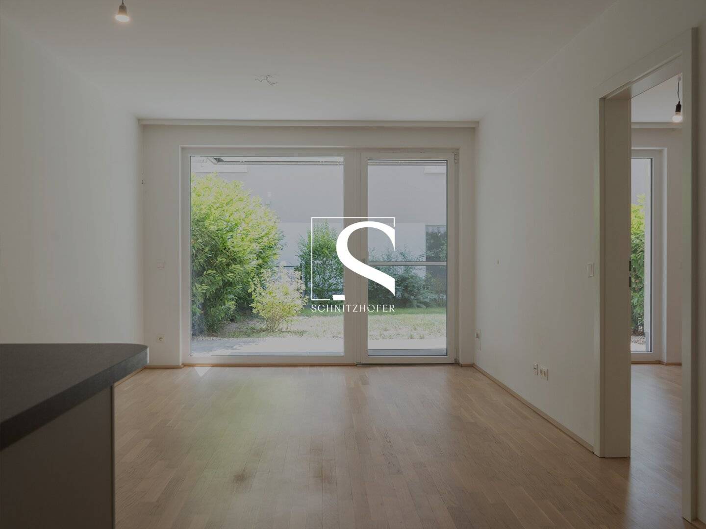 GARTENplatz.OBERNDORF | Neuwertige 2-Zimmer-Gartenwohnung mit Tiefgaragen- &amp; Außenstellplatz