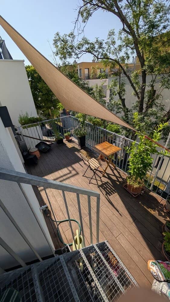 Enjoy golden autumn on the large roof terrace - floor cooling/heating included. Near Kirchenplatz Atzgersdorf