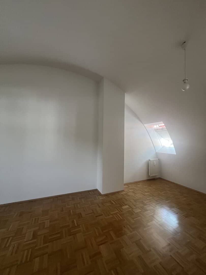 Lend: Maisonette in green location + underground parking + 2 balconies + 2 bathrooms - View of Schloßberg - Top location and equipment